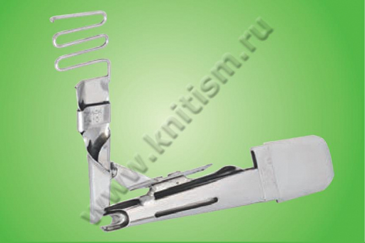 Окантователь в 3 сложения с прокладыванием декоративной тесьмы (чистый край сверху) на плоскошовной машине с вырезом в платформе T137 SURUCU