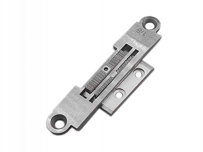 Игольный комплект для прямострочной машины с игольным продвижением и обрезкой края материала. Размер-6,4 мм (1/4'')