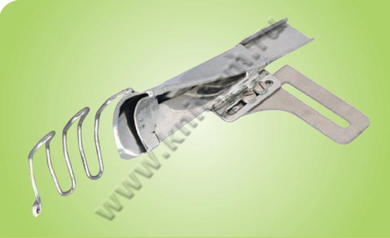 Приспособление для декоративной окантовки лентой, предварительно сложенной в складки, для прямострочных машин и машин цепного стежка S713 SURUCU