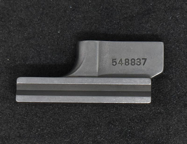 SINGER 299UX233MW Колодка глазкового ножа (3/4) (548837)