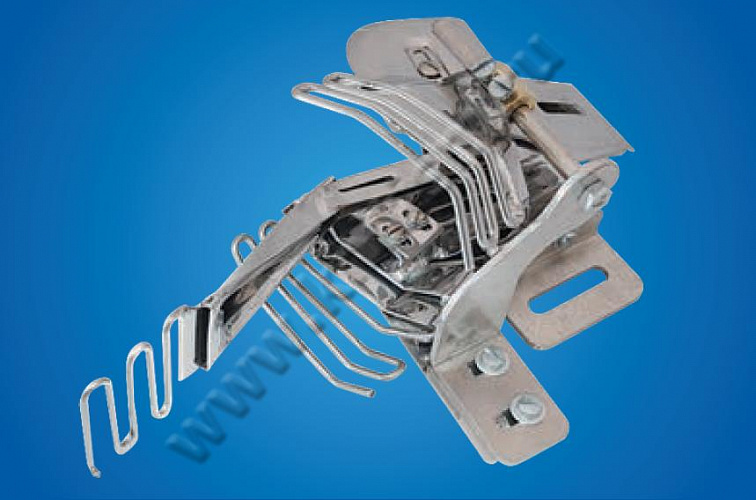 Приспособление для стачивания изогнутых деталей пояса и декоративной вставки на автоматической поясной машине P023B SURUCU