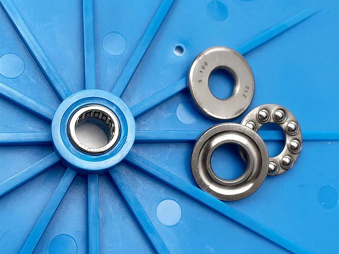 Стойка с подшипником для подачи бейки (ленты) Sewparts TS-2B