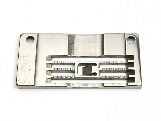 Игольная пластина на плоскошовную машину c плоской платформой (2*4,8 мм)