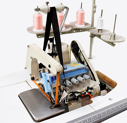 Автоматизированное решение для втачивания воротника в рубашку «polo» на базе 4-х ниточного оверлока Pegasus M952-52-2X4/D222