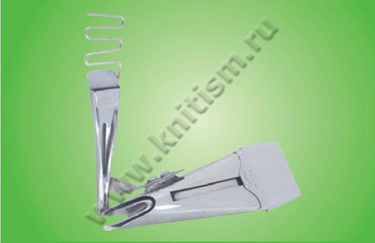 Окантователь в 2 сложения с прокладыванием декоративной тесьмы (открытый срез) на плоскошовной машине с вырезом в платформе T139 SURUCU