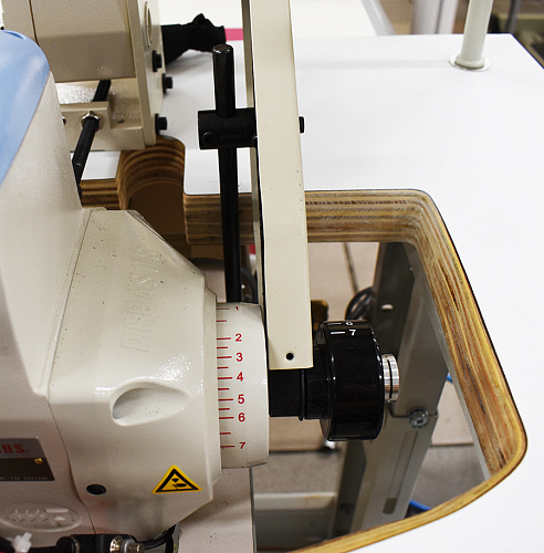 Автоматизированное решение для втачивания воротника в рубашку «polo» на базе 4-х ниточного оверлока Pegasus M952-52-2X4/D222