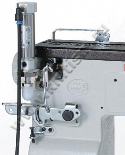 Устройство автоматического подъема прижимной лапки для плоскошовной машины PL