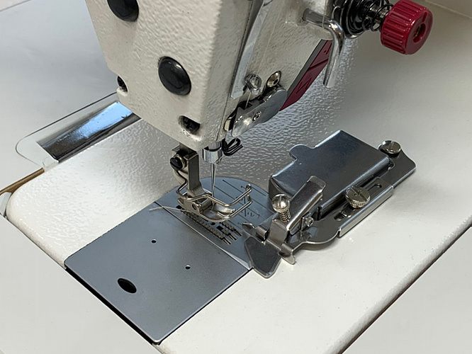 Приспособление для выравнивания строчки на прямострочной машине Sewparts SP-F2