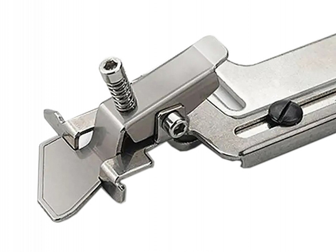 Приспособление для выравнивания строчки на прямострочной машине Sewparts SP-F1