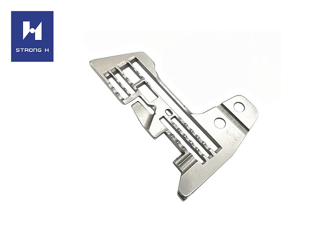 Игольная пластина на пятиниточный оверлок Strong H E870