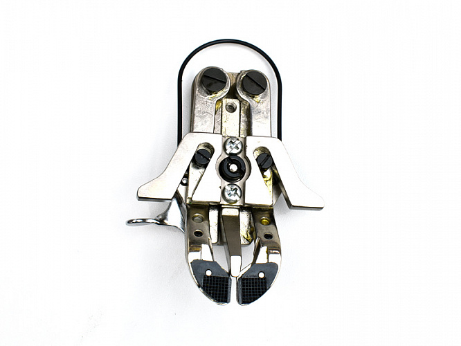 Кляммер (держатель) для пришивания плоских пуговиц (в сборе)