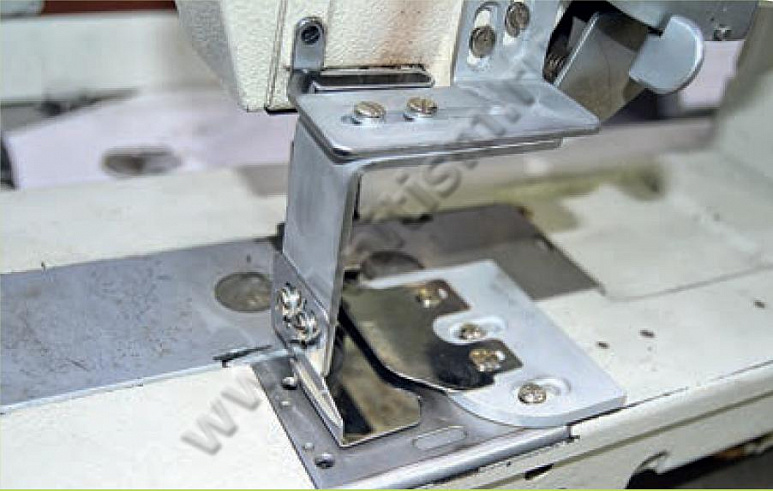 Приспособление для создания продольных складок на 2-х игольной машине N605B SURUCU