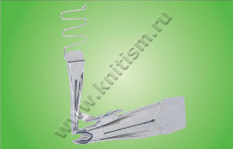 Окантователь в 4 сложения с прокладыванием декоративной тесьмы на плоскошовной машине с вырезом в платформе T140 SURUCU