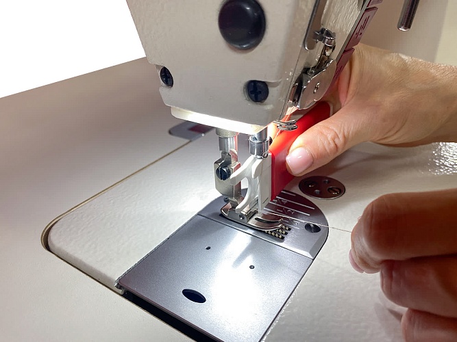 Нитевдеватель для прямострочной машины Aurora A-NT1