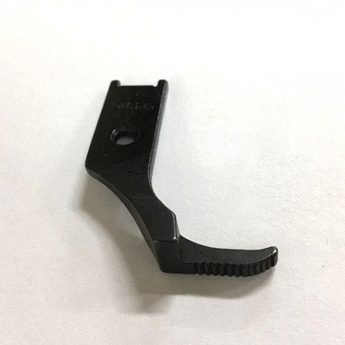 Лапка внешняя однорожковая правая для молний 151564-0-01 для класса Вrother B-837