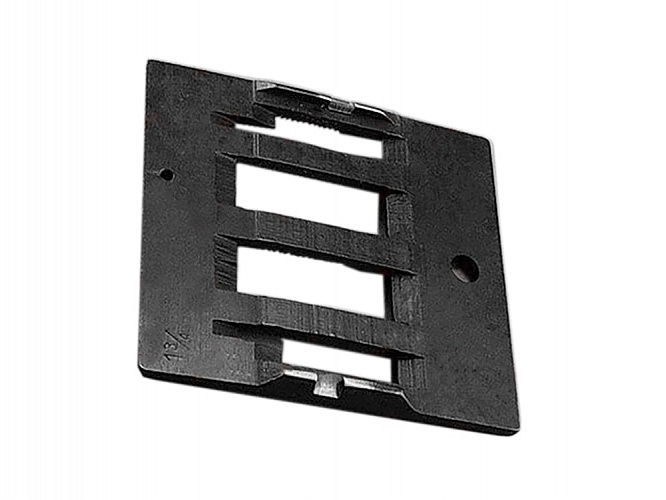 Игольная пластина для двухигольной машины челночного стежка. Межигольное расстояние-46 мм. Артикул Sewparts-329766