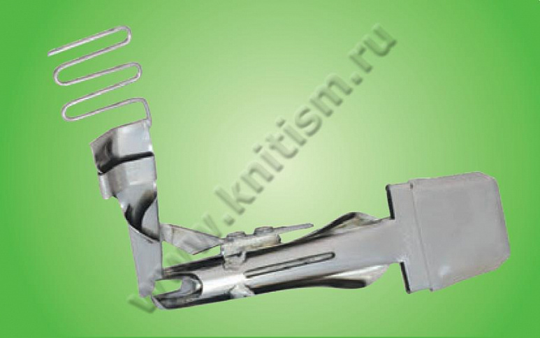 Окантователь в 4 сложения с прокладыванием декоративной тесьмы для плоскошовной машины с вырезом в платформе T136 SURUCU